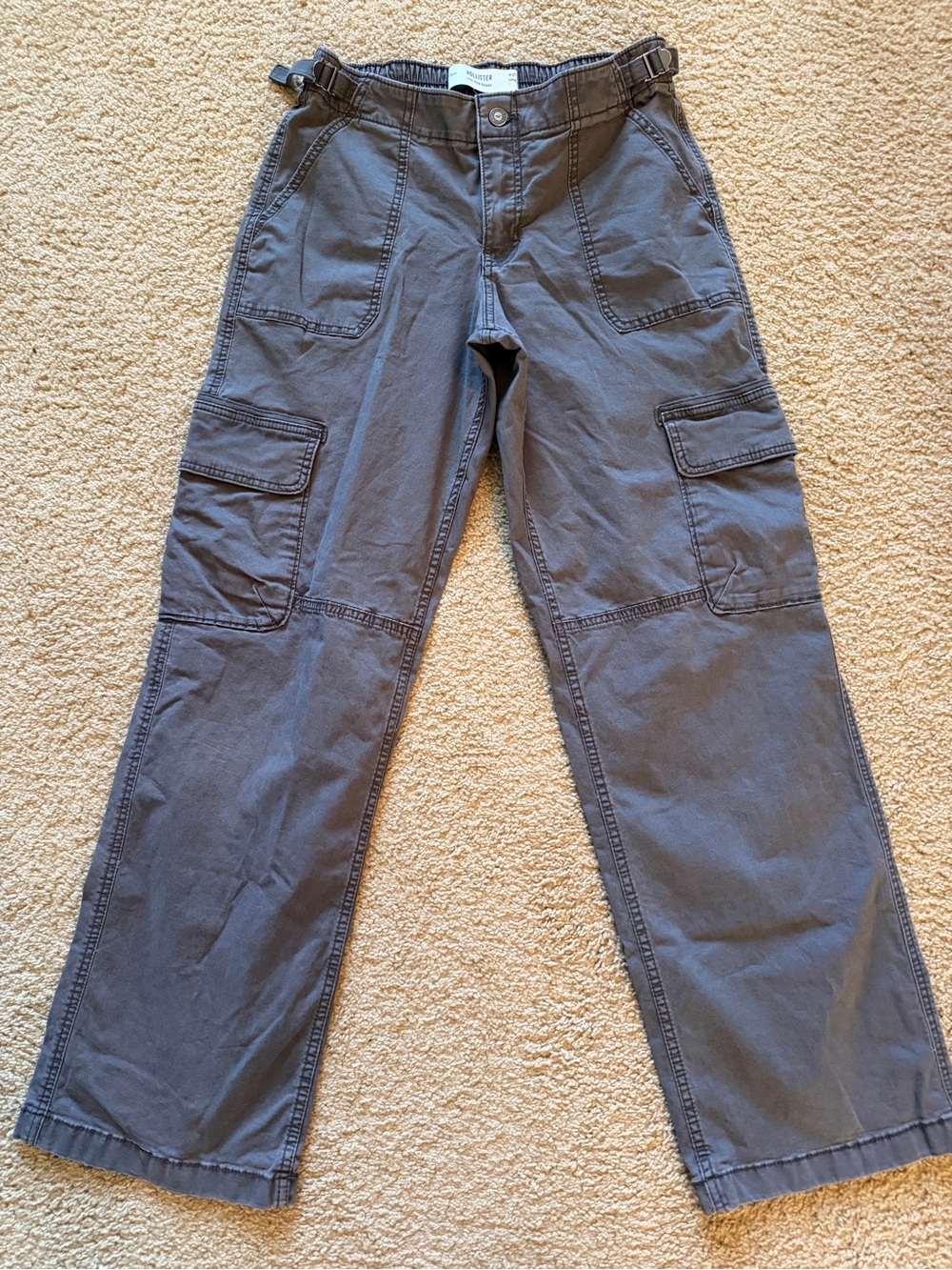 Hollister Women’s Cargo Pants in Charcoal